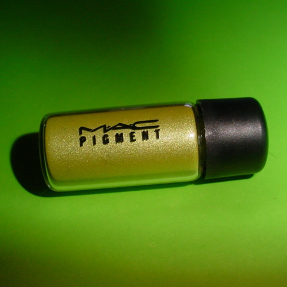 MAC New Eye Shadow Pigment CHARTREUSE